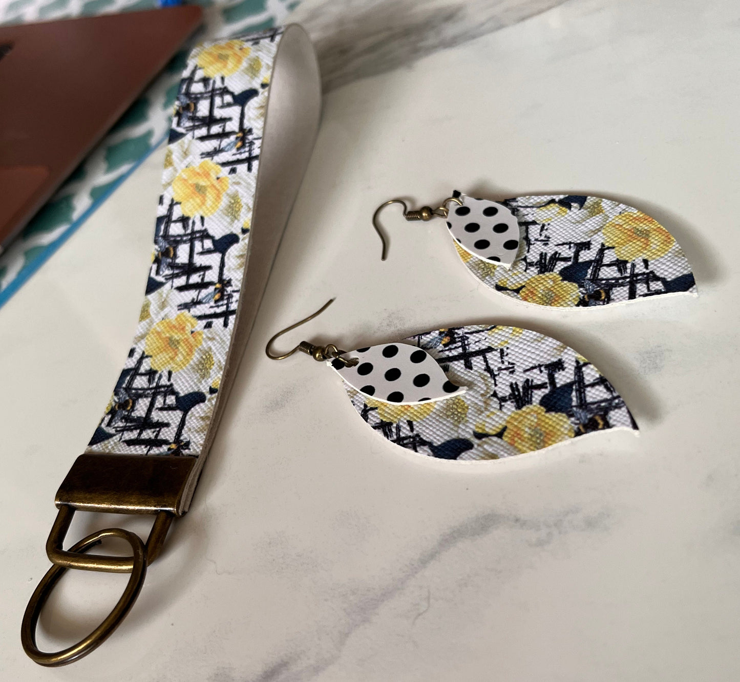 Yellow Flower and Bees Wristlet and Earrings Set | Bees Jewelry | Vegan Jewelry Set