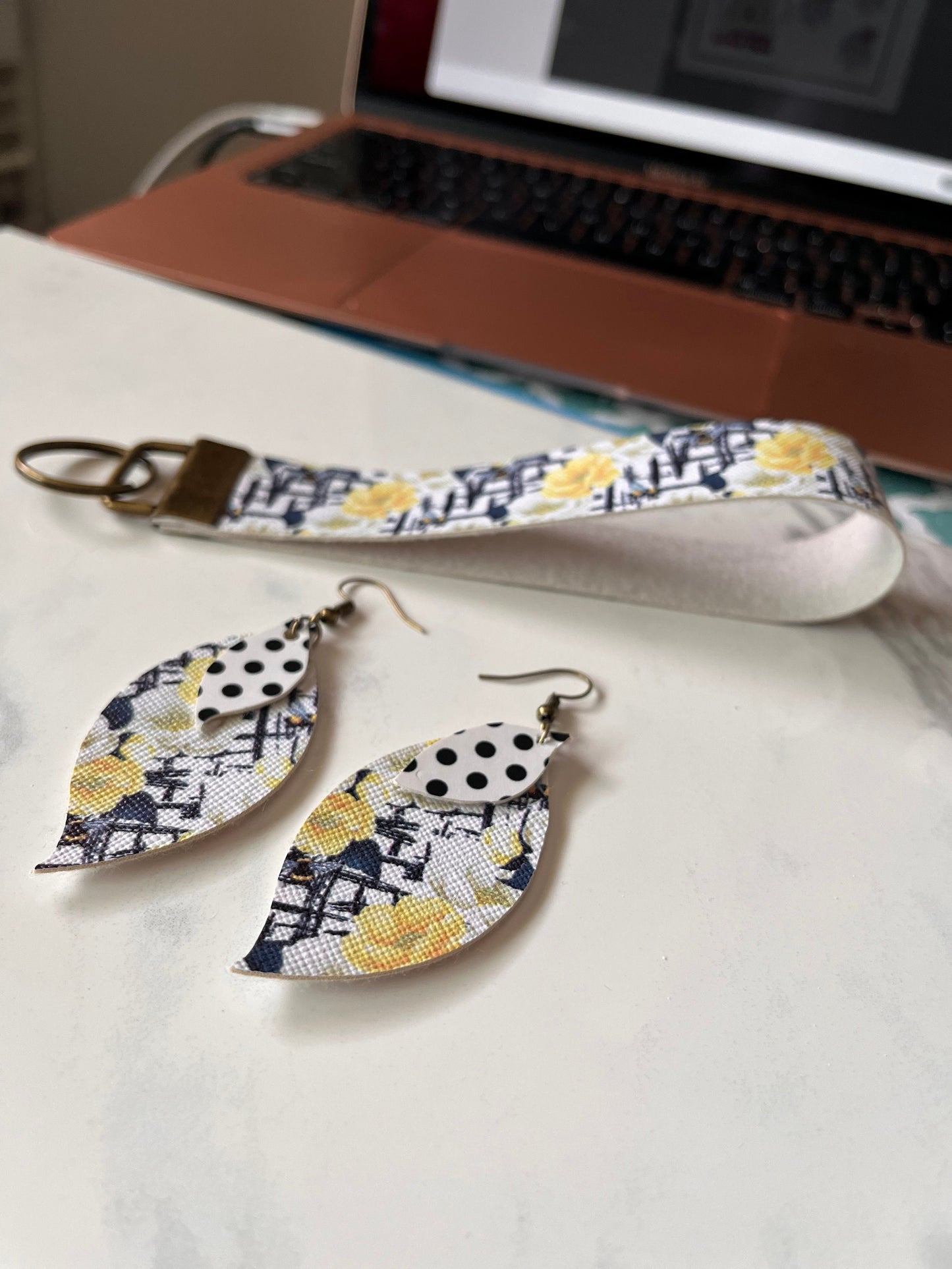 Yellow Flower and Bees Wristlet and Earrings Set | Bees Jewelry | Vegan Jewelry Set